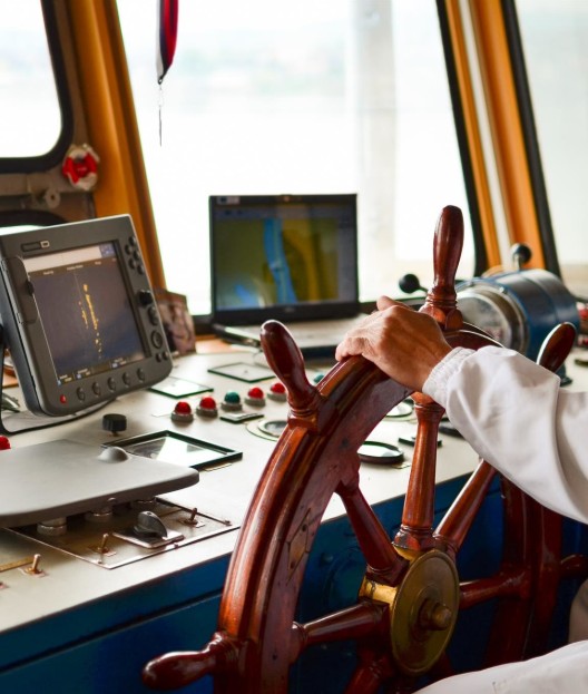 ¿Quieres trabajar como patrón profesional de embarcaciones de recreo? Cursos y Certificados Marítimos Profesionales
